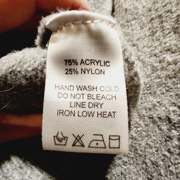 Adorable Gray Scallop Trim Drop Shoulder Sweater M/L - Picture 4 of 6